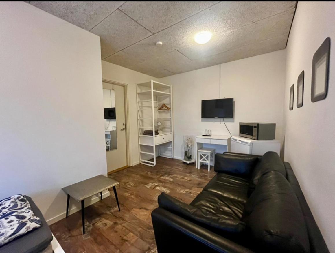 Barneys Rooms Hundige Bagian luar foto