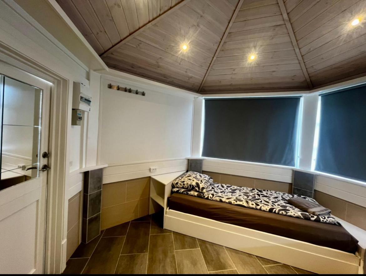 Barneys Rooms Hundige Bagian luar foto