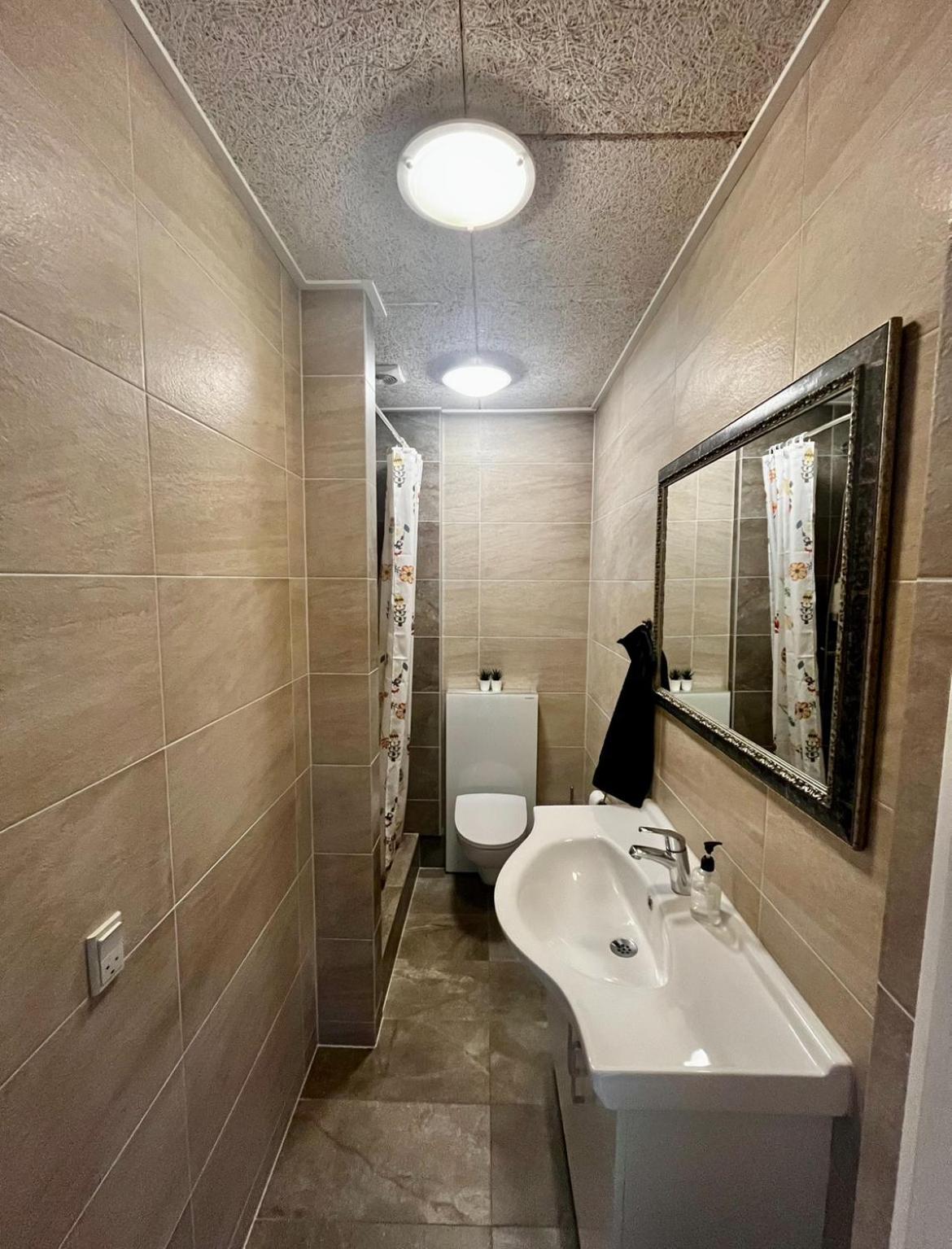 Barneys Rooms Hundige Bagian luar foto