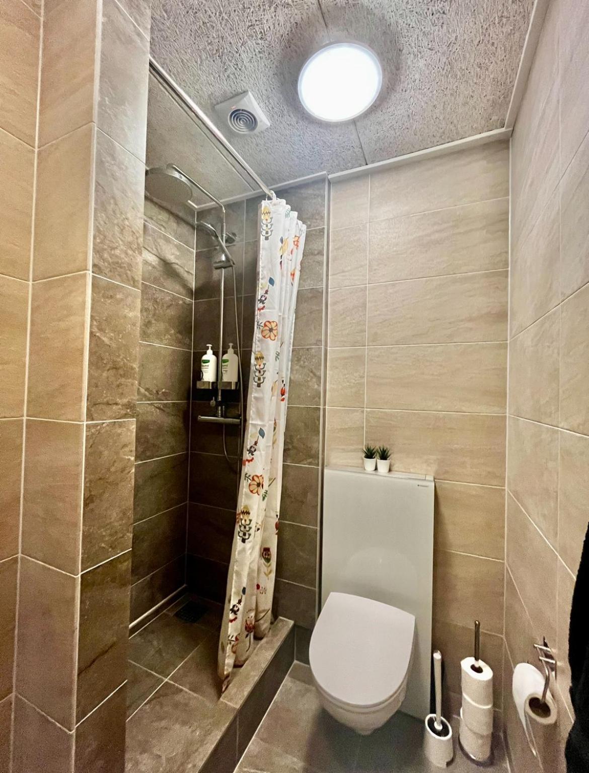 Barneys Rooms Hundige Bagian luar foto